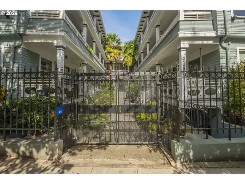 2127 NW Irving St #301, Portland, OR 97210