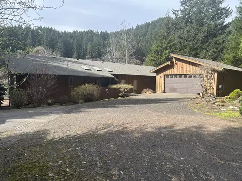 11815 E Mapleton Rd, Mapleton, OR 97453