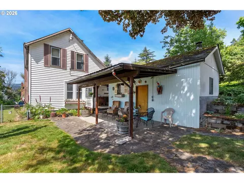 Exterior - 115 SW Regulator St, Cascade Locks, OR 97014 photo 1 of 7