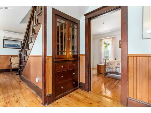 Entry Way - 115 SW Regulator St, Cascade Locks, OR 97014 photo 5 of 6