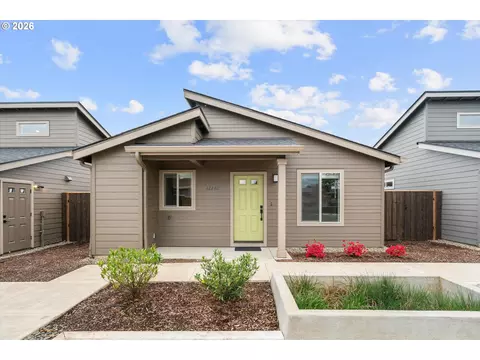 12246 Meadowlawn Dr, Oregon City, OR 97045