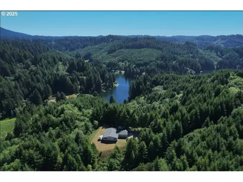 89349 Rustic Ln, Florence, OR 97439