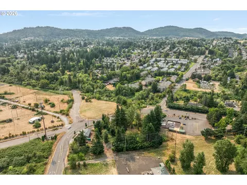W Powell Loop, Gresham, OR 97030 photo 7