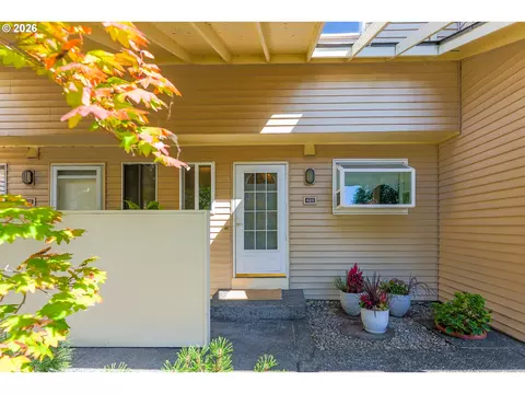 623 N Hayden Bay Dr, Portland, OR 97217