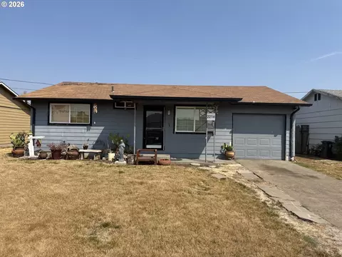 2216 Country Club Rd, Woodburn, OR 97071