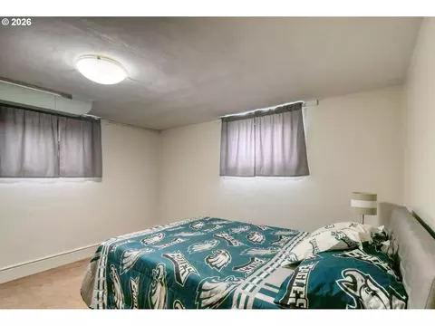 Bedroom - 908 SE Byers Ave, Pendleton, OR 97801 photo 7 of 8