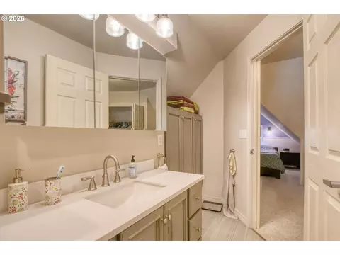 Bath - 908 SE Byers Ave, Pendleton, OR 97801 photo 5 of 6