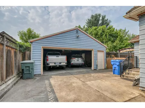Exterior - 908 SE Byers Ave, Pendleton, OR 97801 photo 2 of 8