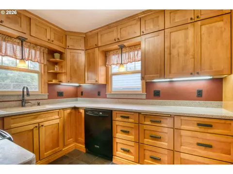 Kitchen - 908 SE Byers Ave, Pendleton, OR 97801 photo 3 of 6