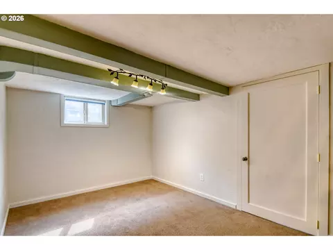 Bedroom - 908 SE Byers Ave, Pendleton, OR 97801 photo 6 of 8