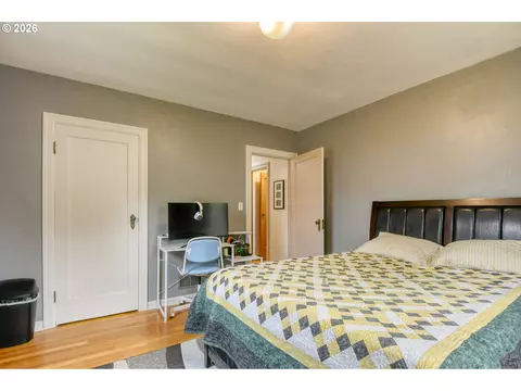 Bedroom - 908 SE Byers Ave, Pendleton, OR 97801 photo 4 of 8