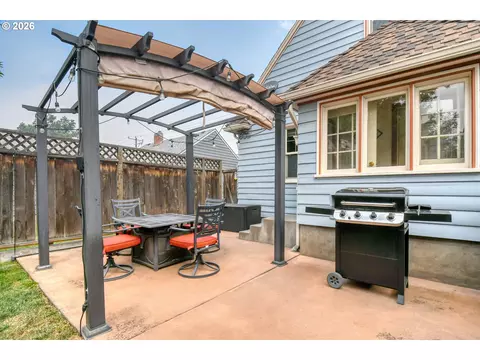 Exterior - 908 SE Byers Ave, Pendleton, OR 97801 photo 6 of 8