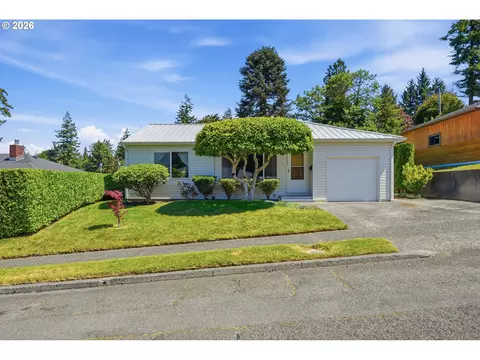 1716 Juniper Ave, Coos Bay, OR 97420