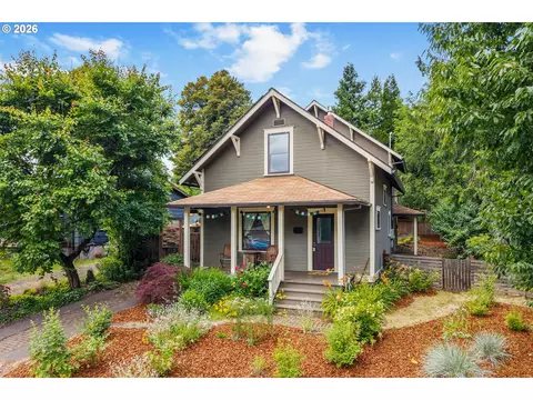 412 10th St, Hood River, OR 97031