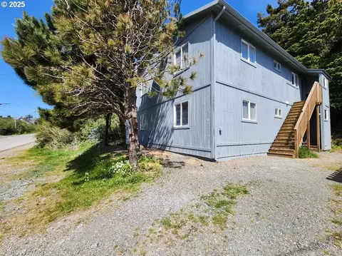 820 Jackson St, Port Orford, OR 97465