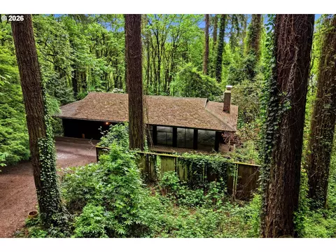 10933 S Riverside Dr, Portland, OR 97219