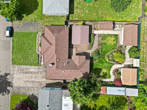 905 Hughes St, Eugene, OR 97402
