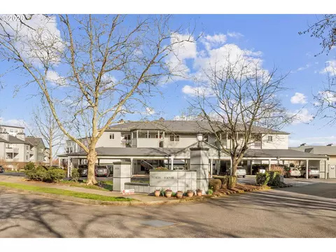 5050 S Landing Dr #202, Portland, OR 97239