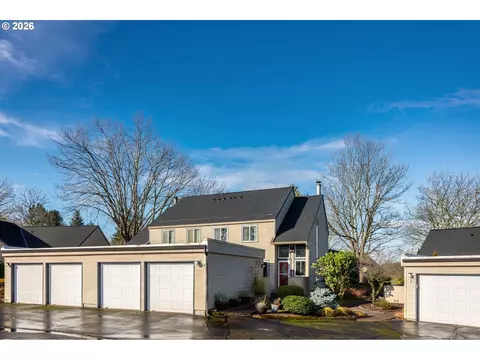 445 NE Village Squire Ave #4, Gresham, OR 97030
