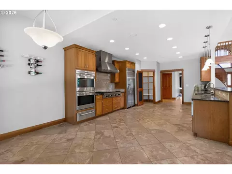 Kitchen - 267 Ranch Rd, Kelso, WA 98626 photo 2 of 3