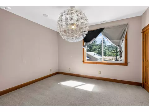 Bedroom - 267 Ranch Rd, Kelso, WA 98626 photo 2 of 3