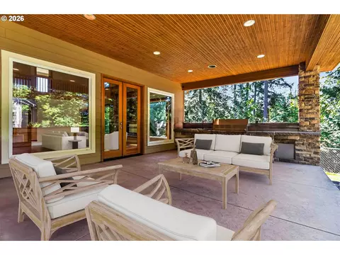 Exterior - 267 Ranch Rd, Kelso, WA 98626 photo 3 of 10