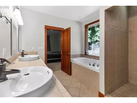 Bath - 267 Ranch Rd, Kelso, WA 98626 photo 2 of 5