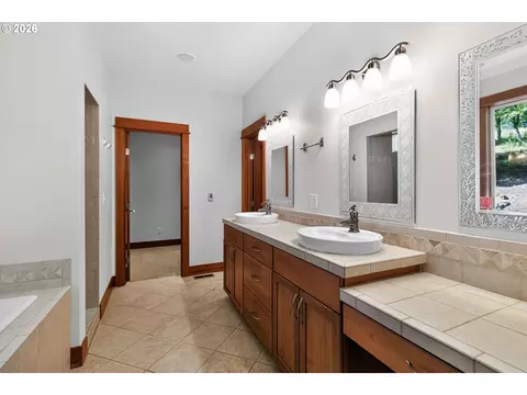 Bath - 267 Ranch Rd, Kelso, WA 98626 photo 1 of 5
