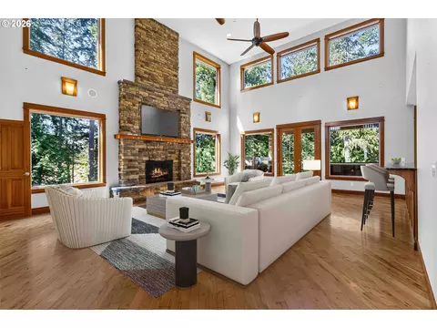 Living - 267 Ranch Rd, Kelso, WA 98626 photo 1 of 9