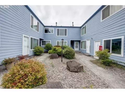 870 S Holladay Dr, Seaside, OR 97138