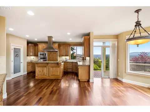 Kitchen - 1735 NW 40th Ave, Camas, WA 98607 photo 2 of 6