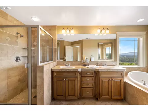 Bath - 1735 NW 40th Ave, Camas, WA 98607 photo 2 of 4
