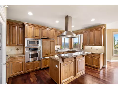 Kitchen - 1735 NW 40th Ave, Camas, WA 98607 photo 3 of 6