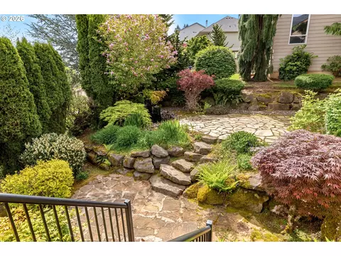 Exterior - 1735 NW 40th Ave, Camas, WA 98607 photo 6 of 11