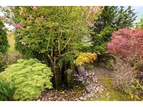 Exterior - 1735 NW 40th Ave, Camas, WA 98607 photo 9 of 11