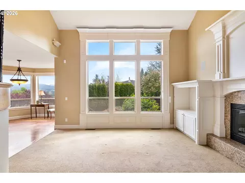 Living - 1735 NW 40th Ave, Camas, WA 98607 photo 3 of 4