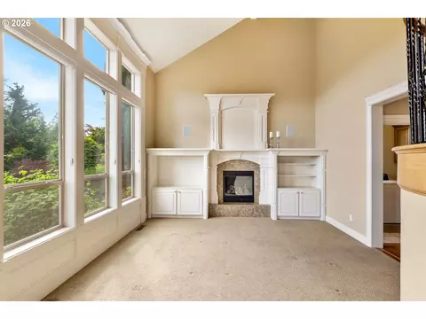 Living - 1735 NW 40th Ave, Camas, WA 98607 photo 2 of 4