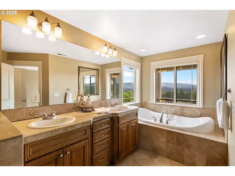 Bath - 1735 NW 40th Ave, Camas, WA 98607 photo 1 of 4