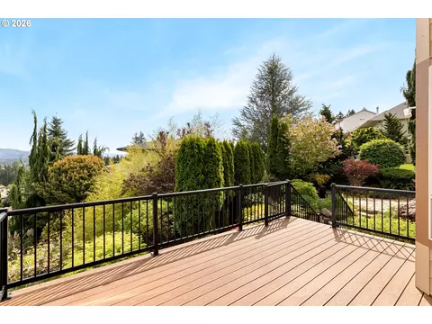 Exterior - 1735 NW 40th Ave, Camas, WA 98607 photo 4 of 11