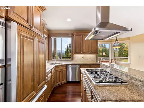 Kitchen - 1735 NW 40th Ave, Camas, WA 98607 photo 4 of 6