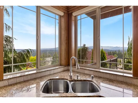Kitchen - 1735 NW 40th Ave, Camas, WA 98607 photo 6 of 6