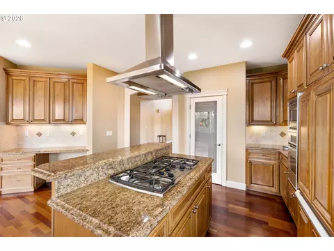 Kitchen - 1735 NW 40th Ave, Camas, WA 98607 photo 5 of 6