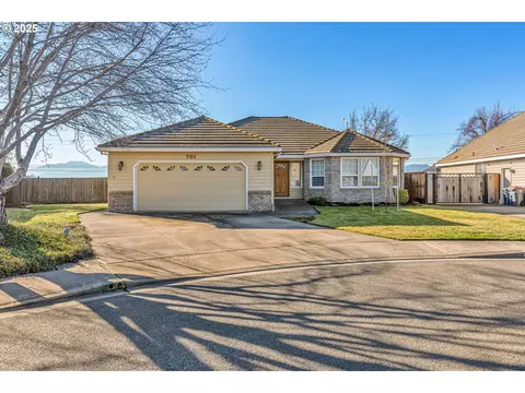 761 Madison Ct, Central Point, OR 97502
