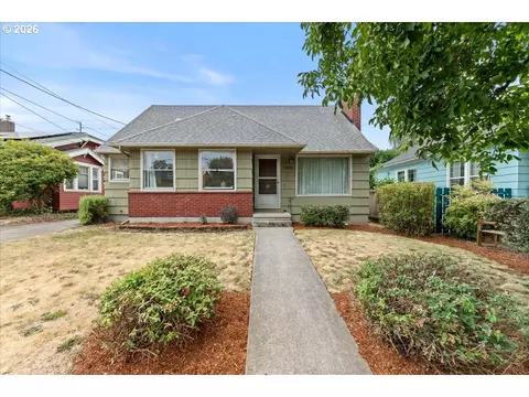 5825 N Burrage Ave, Portland, OR 97217