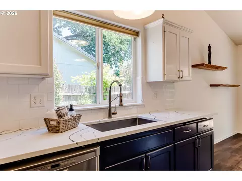Kitchen - 1060 Tyson Ln, Eugene, OR 97404 photo 4 of 5