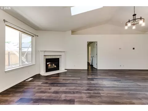 Living - 1060 Tyson Ln, Eugene, OR 97404 photo 4 of 4