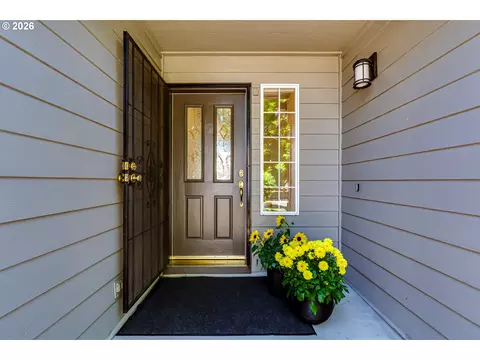 Entry Way - 1060 Tyson Ln, Eugene, OR 97404 photo 1 of 4