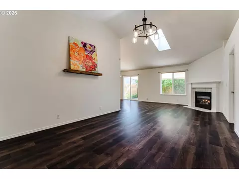 Living - 1060 Tyson Ln, Eugene, OR 97404 photo 1 of 4