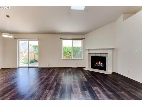 Living - 1060 Tyson Ln, Eugene, OR 97404 photo 2 of 4