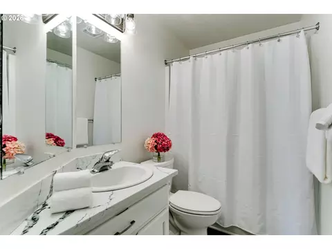 Bath - 1060 Tyson Ln, Eugene, OR 97404 photo 2 of 2